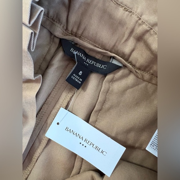 Banana Republic Shorts Women’s Size 8 Tan Shorty w/ Belt NWT ! High Rise - Picture 7 of 7